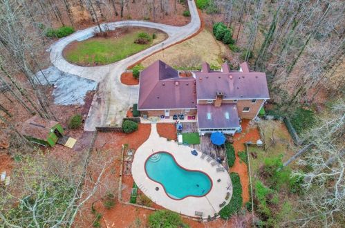 4279 Inns Brook Dr, Lithonia, GA 30039-5679