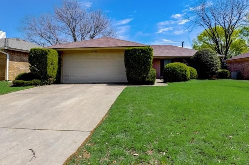 7325 Meadows Dr, Fort Worth, TX 76133-7733