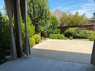 11328 Live Oak Crk Dr, Fort Worth TX  76108 exterior