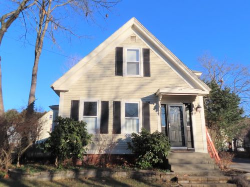 49 Douglass St, Keene, NH 03431-3228