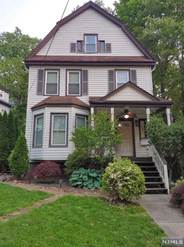 32 Brainard Pl, Ridgewood, NJ 07450-5002