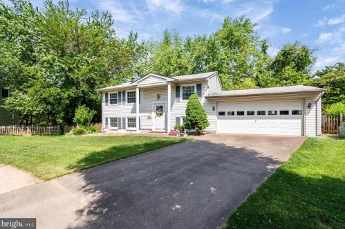 4532 Hazelton Dr, Woodbridge, VA 22193-5139