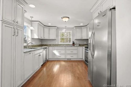 35 Philo Curtis Rd, Sandy Hook CT  06482-1220 exterior