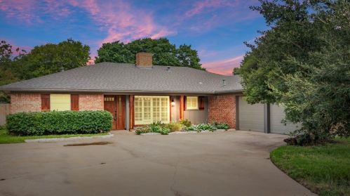 8921 Crosswind Dr, Fort Worth TX  76179-2712 exterior