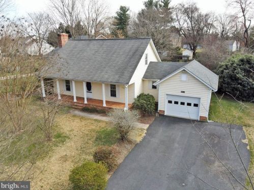 2014 White Lake Dr, Fredericksburg, VA 22407-1486