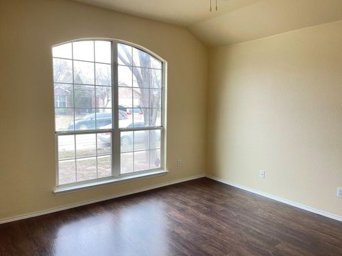 5548 Spring Ridge Dr, Fort Worth, TX 76137-4757