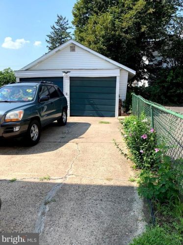1 Holly Ave, Camden, NJ 08107-1022