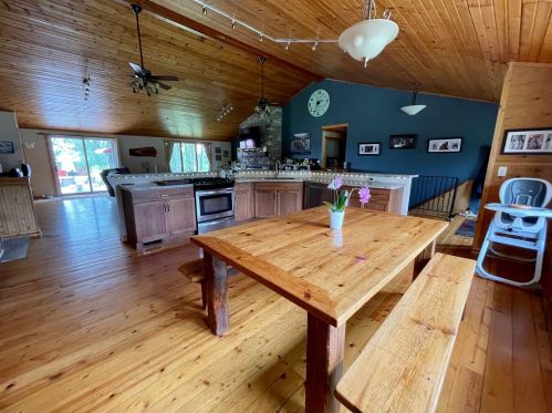 409 Swanson Rd, Sycamore IL  60178-1126 exterior