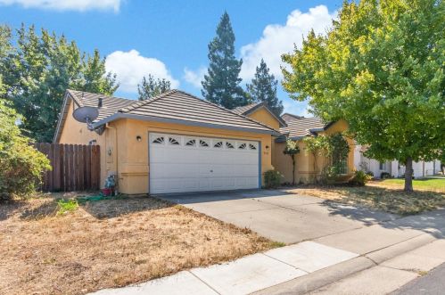 9333 Castleview Dr, Elk Grove, CA 95758-3955