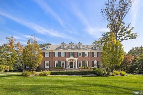 48 Fox Hedge Rd, Upper Saddle River, NJ 07458-2706