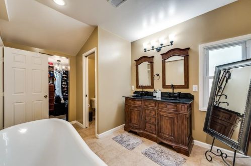 10914 Giddings Cir, Dallas TX  75238-2950 exterior