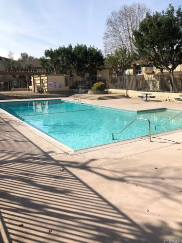 9913 Karmont Ave, South Gate, CA 90280-5414