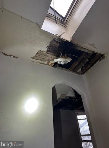 5213 10th St, Philadelphia PA 19123-3819 exterior