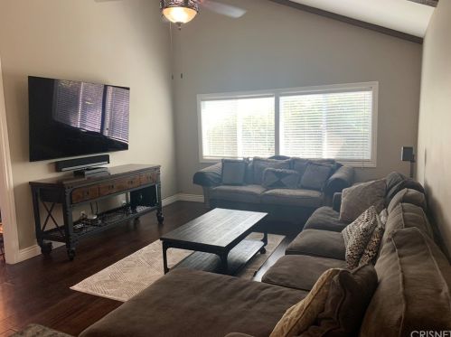 2148 Connell Ave, Simi Valley, CA 93063-3512