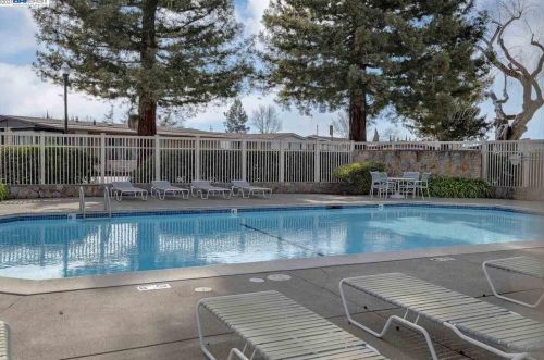 29360 Middleborough Way, Hayward CA  94544-6435 exterior
