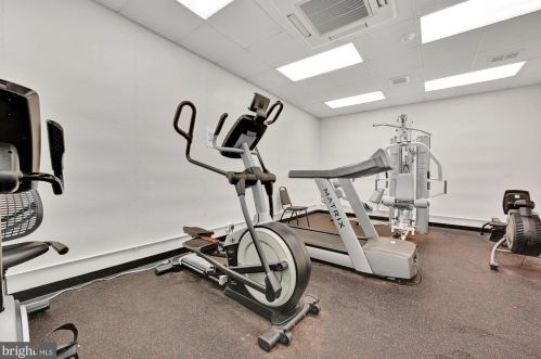 15 Leeds Ct, Lancaster PA  17602-4676 exterior