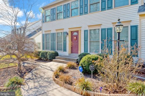 12125 Darnley Rd, Woodbridge VA  22192-6615 exterior
