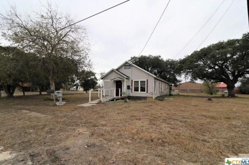 342 Temple St, Goliad, TX 77963-4248