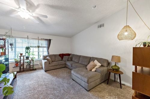 1054 Miami Ave, Clovis, CA 93611-2033