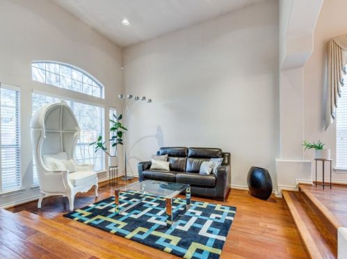 14641 Lexus Ave, Addison TX  75001-3132 exterior