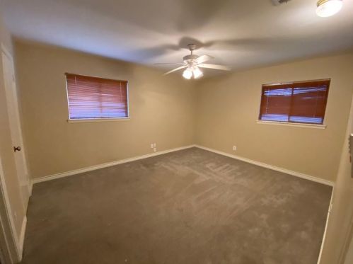 8709 Donna Gail Dr, Austin TX  78757-6955 exterior