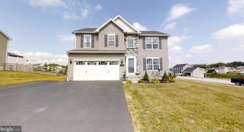 367 Sunset Dr, Hanover, PA 17331-7471