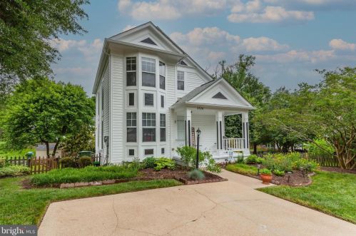3526 Soffit Pl, Woodbridge, VA 22192-5213