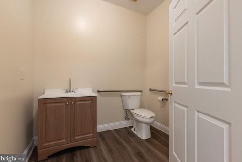 808 Broad St, Philadelphia PA  19146-2217 exterior