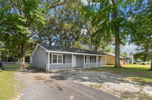 2221 Tolgate Rd, Fayetteville, NC 28304-1304