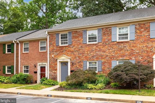 425 Greenbrier Ct, Fredericksburg, VA 22401-5562