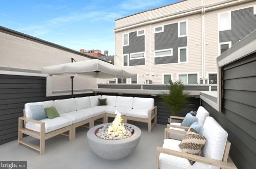 419 Green St, Philadelphia PA  19123-2810 exterior