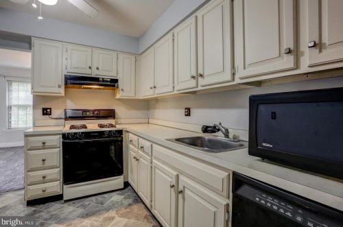 209 Valleybrook Dr, Lancaster PA  17601-4623 exterior