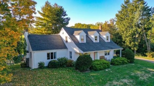 56 Sand Hill Rd, Flemington, NJ 08822-5582