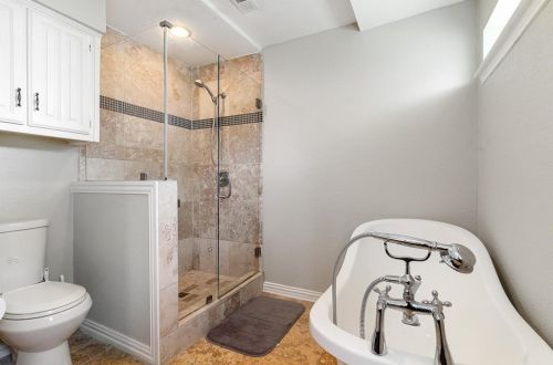 2242 Woodcreek, Carrollton TX 75006-1925 exterior