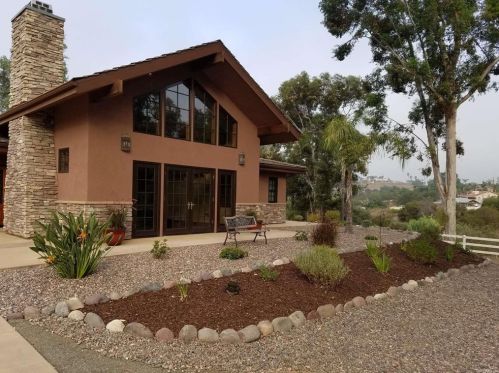 15092 Oak Creek Rd, El Cajon, CA 92021-2327