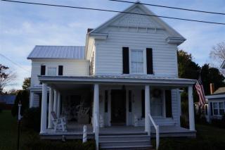 210 Walnut St, Peletier, NC 28584-9611