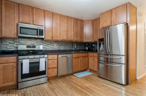 1412 Sherwin Ave, Chicago, IL 60626-2004