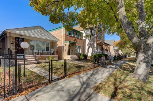 9256 Calumet Ave, Chicago, IL 60619-7304