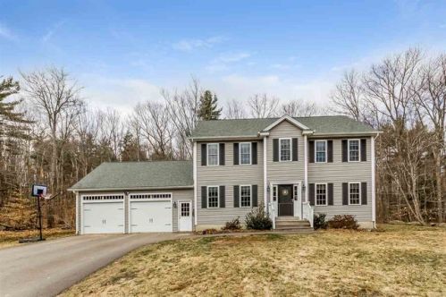 12 Country Rd, Deerfield, NH 03037-1422