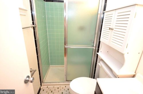 8715 Kenilworth Dr, Springfield VA  22151-1101 exterior