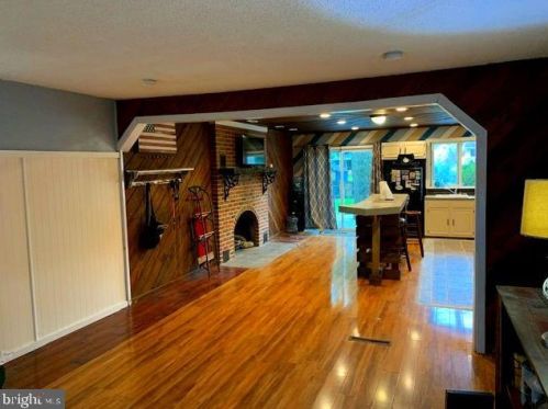 18 Goldy Dr, Gloucester, NJ 08030-1319