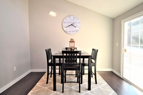 44 North Rd, Deerfield, NH 03037-1413