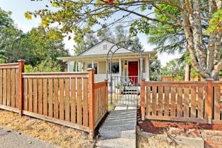 1802 Elmgrove St, Seattle, WA 98106-1877