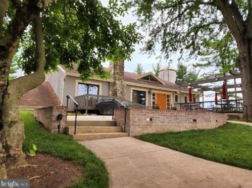 50 Valleybrook Dr, Lancaster PA  17601-4612 exterior