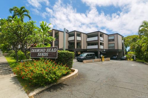 3721 Kanaina Ave, Honolulu HI  96815-4410 exterior