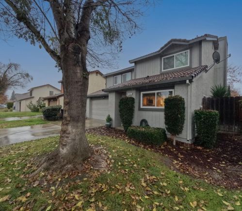 1112 Courtney Way, Modesto, CA 95358-1447