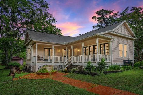 806 Main St, Bellvue TX  77418-1805 exterior