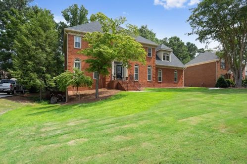 1332 Bromley Dr, Lithonia, GA 30078-5927