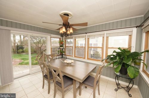 41 Holt Cir, Trenton NJ  08619-1605 exterior