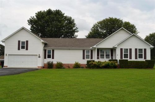 204 Virginia Dr, Tullahoma, TN 37388-5349